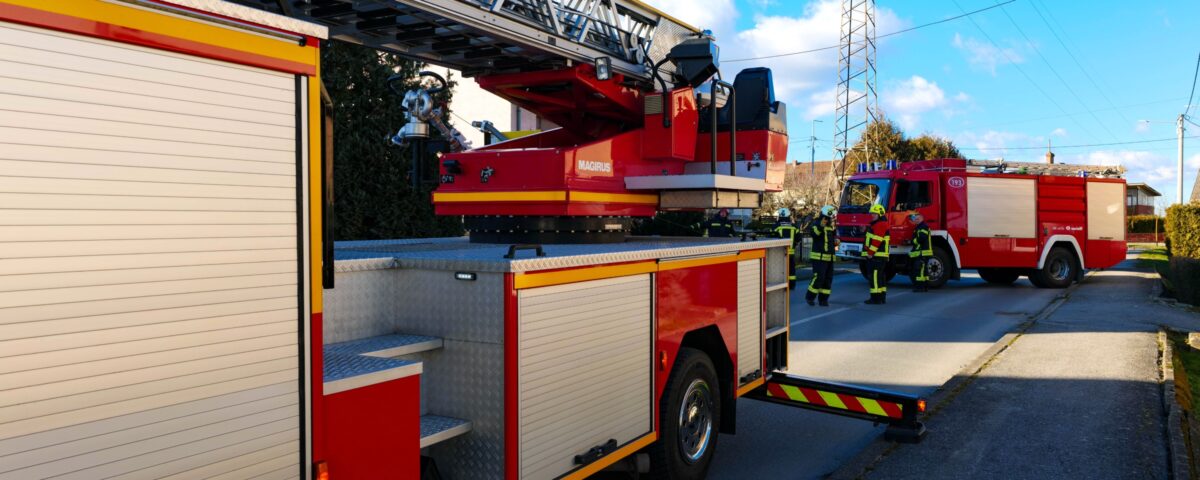 Les équipes de la protection civile interviennent sur le site de l'incendie orphelinat Alger à Mohammadia